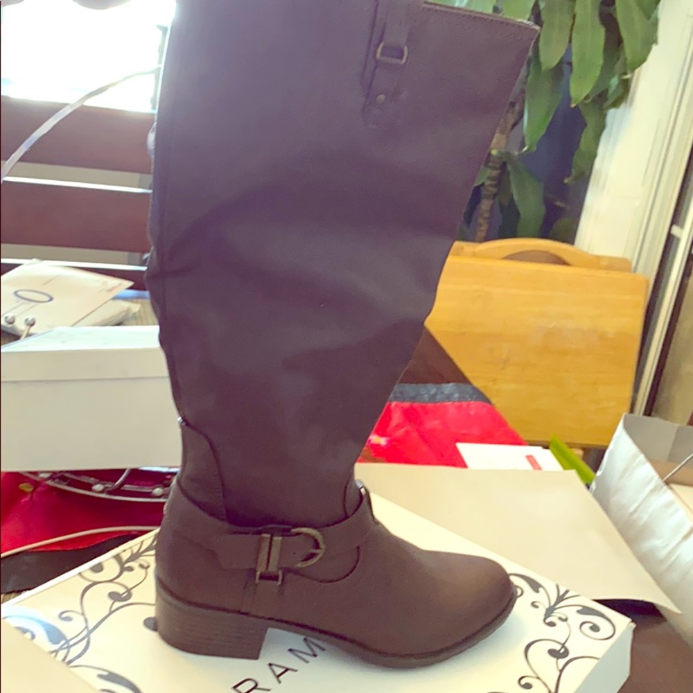 Brand new brown riding boots